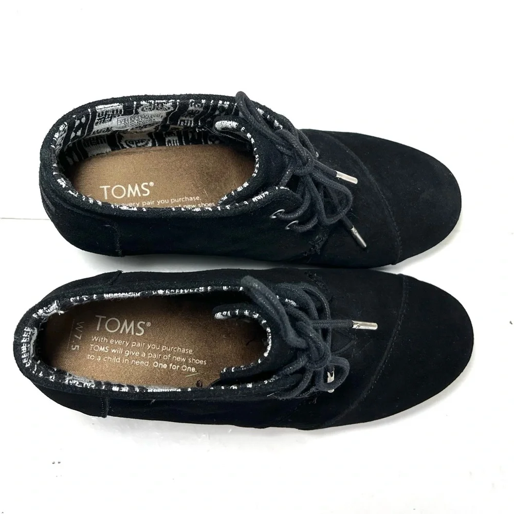 TOMS‎ Kala Women’s Ankle Boots Size 7.5 Black Suede Lace Up Wedge.